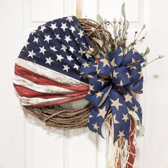 https://cf.ltkcdn.net/home/projects-diy/images/slide/341448-732x733-americana-wreath.jpg