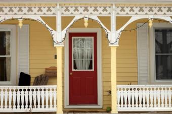 https://cf.ltkcdn.net/homeimprovement/images/slide/104573-552x367-Porch-7.jpg