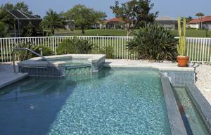 fence around swimming pool