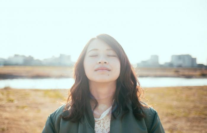 Girl closing her eyes