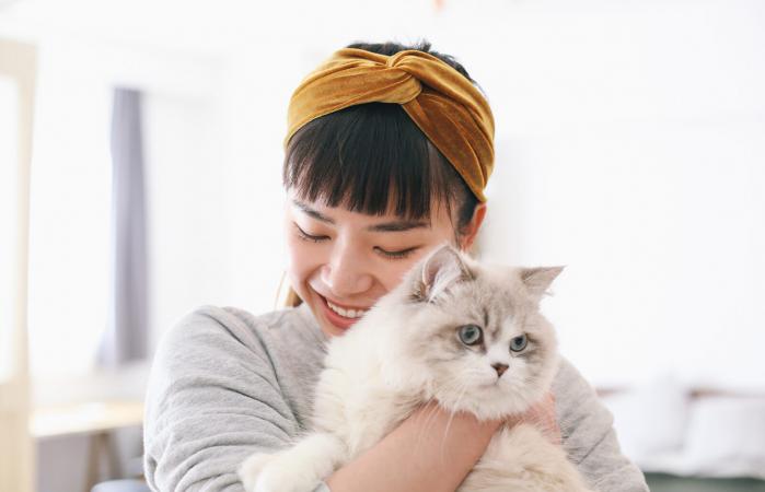 woman hugging her cat