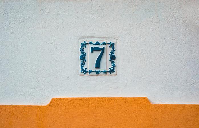 the numeral 7
