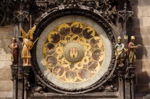 Astronomical_clock_in_Prague.jpg