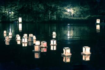 Linternas flotantes, símil de Leo y Piscis