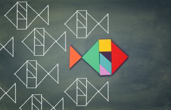 Pescado hecho de forma de rompecabezas tangram