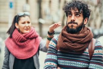 mujer discutiendo con su esposo