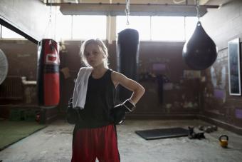 chica boxeador en el gimnasio