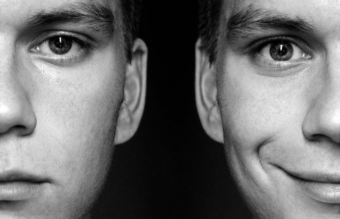 Dos medias caras de hombre