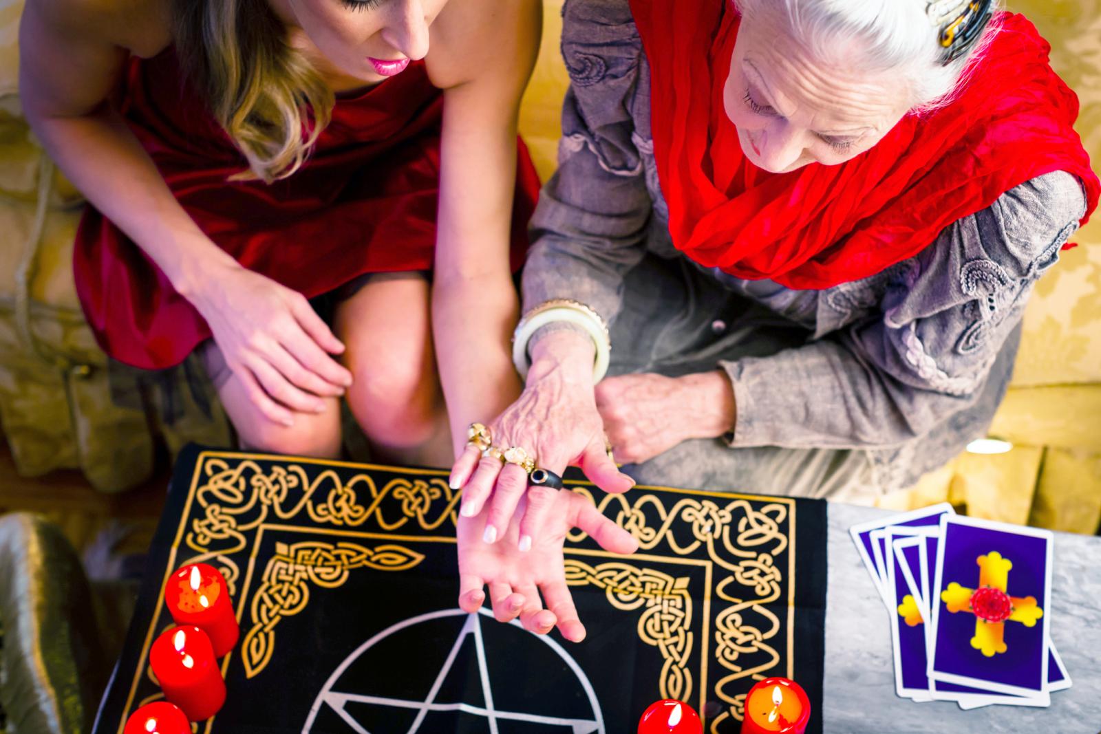 Lectura de palmas y cartas de tarot