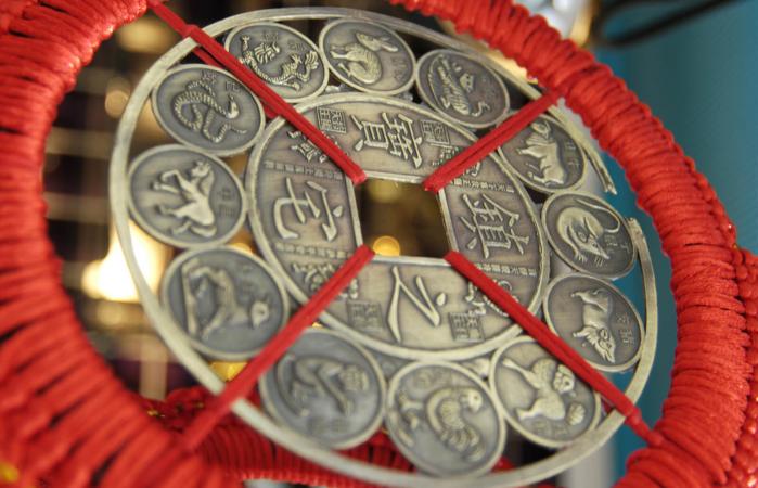 Primer plano de una moneda china