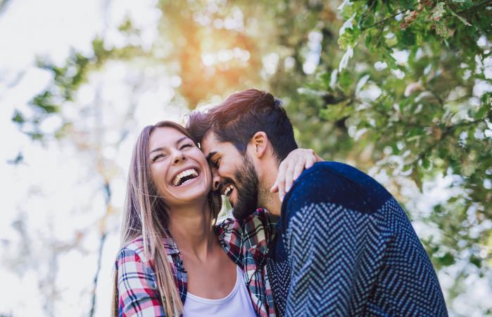 Pareja feliz enamorada