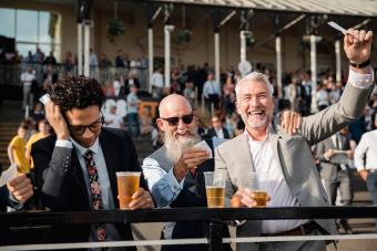 group of friends reactions to the horse racing