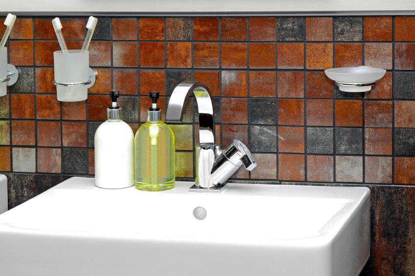8 Adorable Ideas to Maximize Your Small Bathroom Space | LoveToKnow
