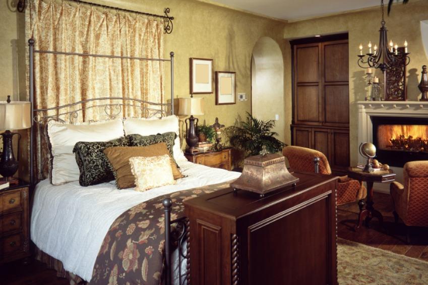 Bedroom Design Photos Lovetoknow Old World Bedroom Design