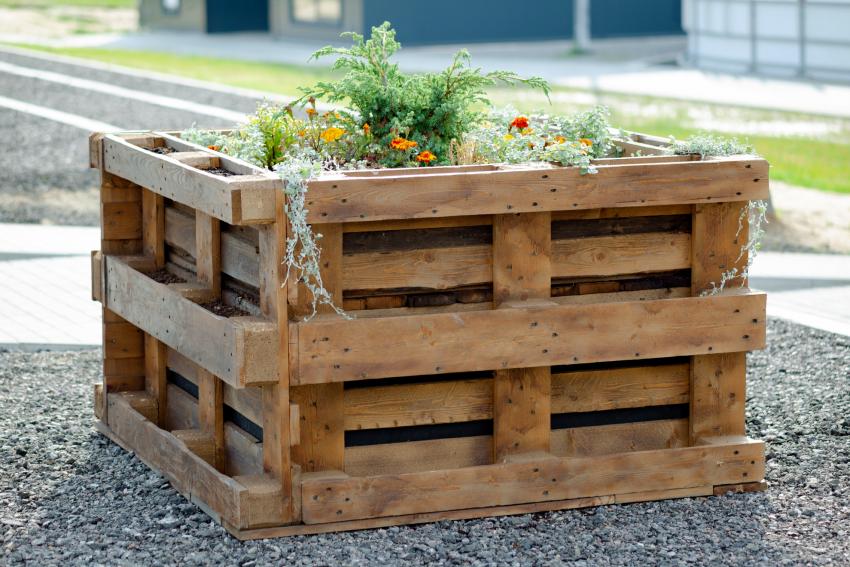 10 Clever DIY Wood Pallet Projects for Home & Garden You Can Do This