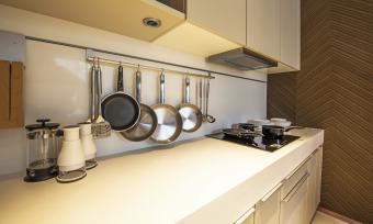 hanging pots and pans backsplash