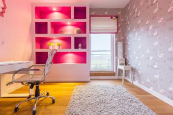 https://cf.ltkcdn.net/interiordesign/images/slide/210087-850x567-Shades-of-Pink-and-Gray-Kids-Study-Area.jpg