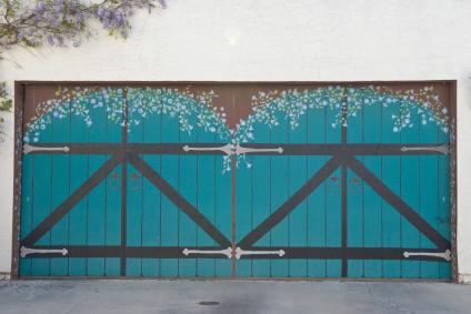 Trompe L'oeil garage door