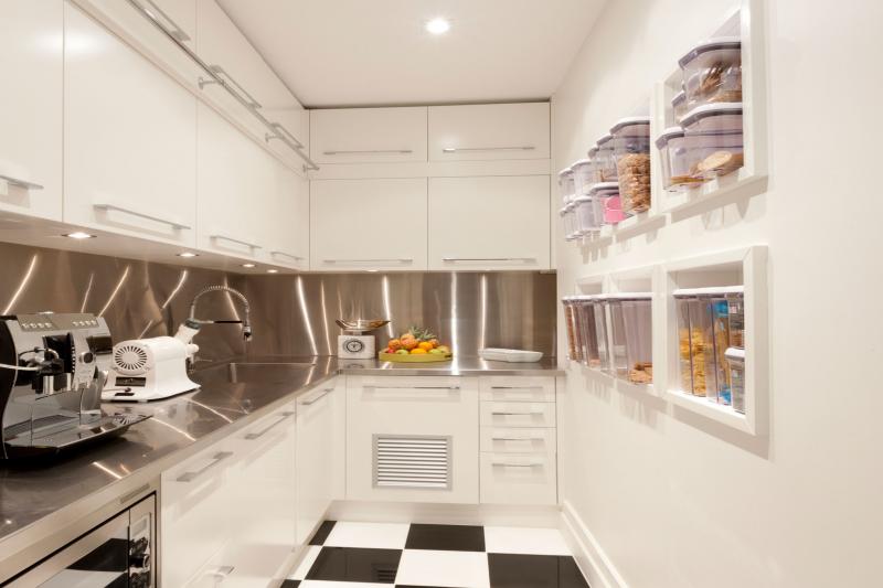 19 Clever Space Saving Ideas Tips For Small Kitchens Lovetoknow