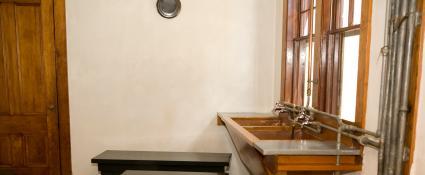 farmhouse sink