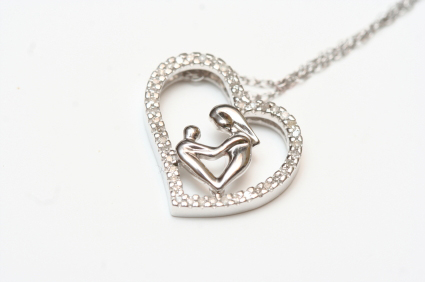 mom heart pendant