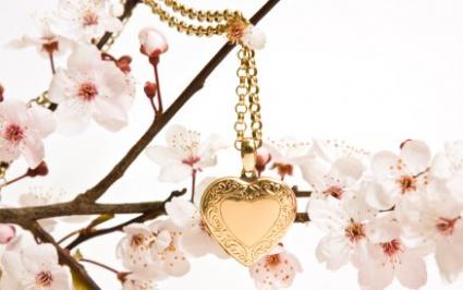 heart locket with flowers
