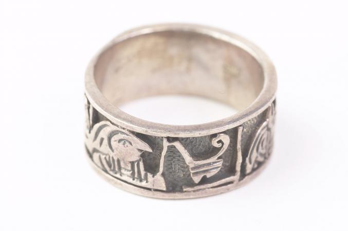 Silver is a good choice for men's rings.