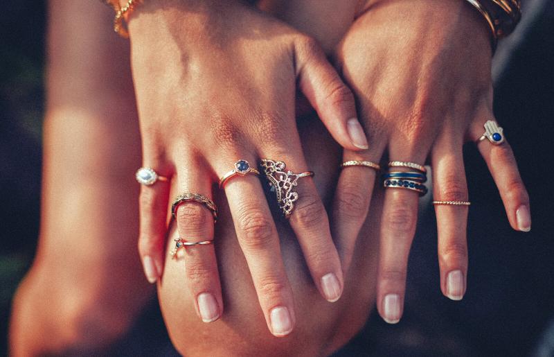 Entrancing Leaf Pattern Gold Finger Ring