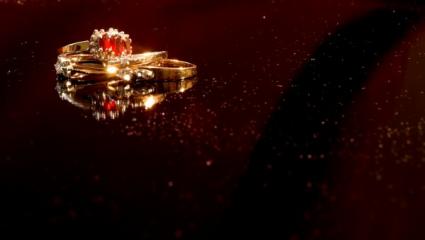 Gold ring with precious stone
