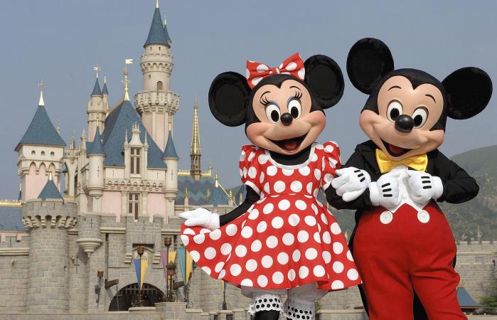 Mickey And Minnie Mouse in Disneyland