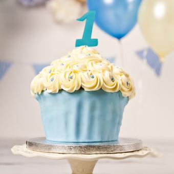 https://cf.ltkcdn.net/kids/images/slide/241232-850x850-giant-blue-cupcake.jpg