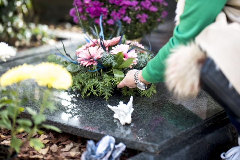 8 Creative Grave Decoration Ideas to Honor Your Loved One LoveToKnow