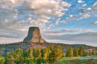 https://cf.ltkcdn.net/life/lifestyle/images/slide/360824-850x564-devils-tower_1606667965.jpg