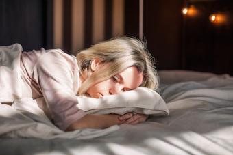 https://cf.ltkcdn.net/life/lifestyle/images/slide/361016-850x567-tired-woman_2162161347.jpg