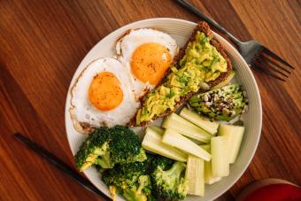 https://cf.ltkcdn.net/life/lifestyle/images/slide/361018-850x567-breakfast_2600360567.jpg