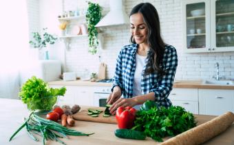 https://cf.ltkcdn.net/life/lifestyle/images/slide/361021-850x530-veggies_1414475705.jpg