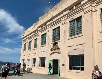 https://cf.ltkcdn.net/life/lifestyle/images/slide/361044-850x661-alcatraz.jpeg