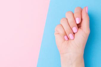 https://cf.ltkcdn.net/life/style/images/slide/342427-850x567-bubble-gum-pink-nails-1202914621.jpg