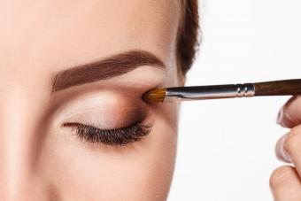 https://cf.ltkcdn.net/makeup/images/slide/278412-850x566-eye-makeup-contour-shadow.jpg