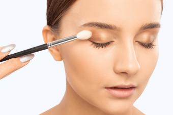 https://cf.ltkcdn.net/makeup/images/slide/278413-850x566-eye-makeup-blend.jpg