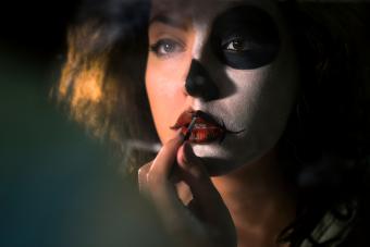 https://cf.ltkcdn.net/makeup/images/slide/278608-850x566-halloween-face-paint.jpg