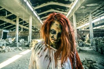 https://cf.ltkcdn.net/makeup/images/slide/278612-850x566-halloween-face-paint-zombie.jpg