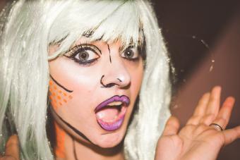 https://cf.ltkcdn.net/makeup/images/slide/278614-850x566-halloween-face-paint-pop-art.jpg