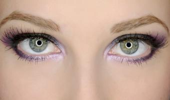Pink make up on green eyes