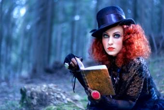 https://cf.ltkcdn.net/makeup/images/slide/280149-850x567-witch-in-the-forest.jpg