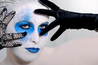 https://cf.ltkcdn.net/makeup/images/slide/280165-850x567-halloween-blue-make-up.jpg