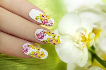 https://cf.ltkcdn.net/makeup/images/slide/293193-800x533-spring-flowers-nail-design.jpg