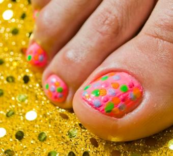 https://cf.ltkcdn.net/makeup/images/slide/293458-566x513-toe-nail2.jpg