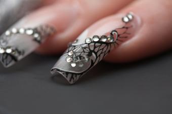 https://cf.ltkcdn.net/makeup/images/slide/293495-849x565-nail-art-gray.jpg