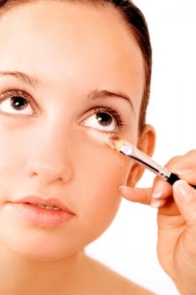 applying concealer